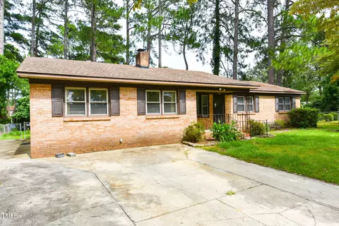 5710 Chisholm Trl, Fayetteville, NC 28303