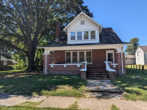 219 W Rockspring St, Henderson, NC 27536