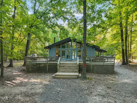 290 Beaver Creek Pt, Clarksville, VA 23927