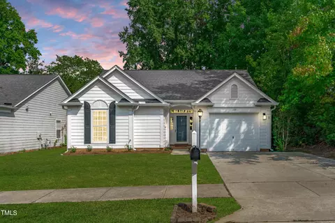 137 Gremar Dr, Holly Springs, NC 27540