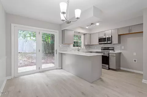 1026 Nottingham Ct, Cary, NC 27511