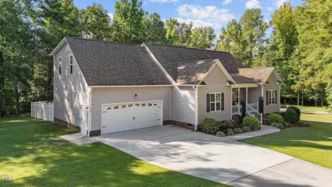 325 Cross Link Dr, Angier, NC 27501 photo 3