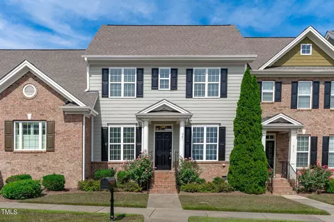 521 Duchart Ln, Fuquay Varina, NC 27526