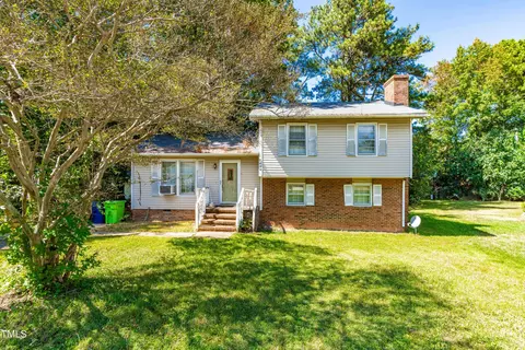 2604 Sourwood St, Raleigh, NC 27610