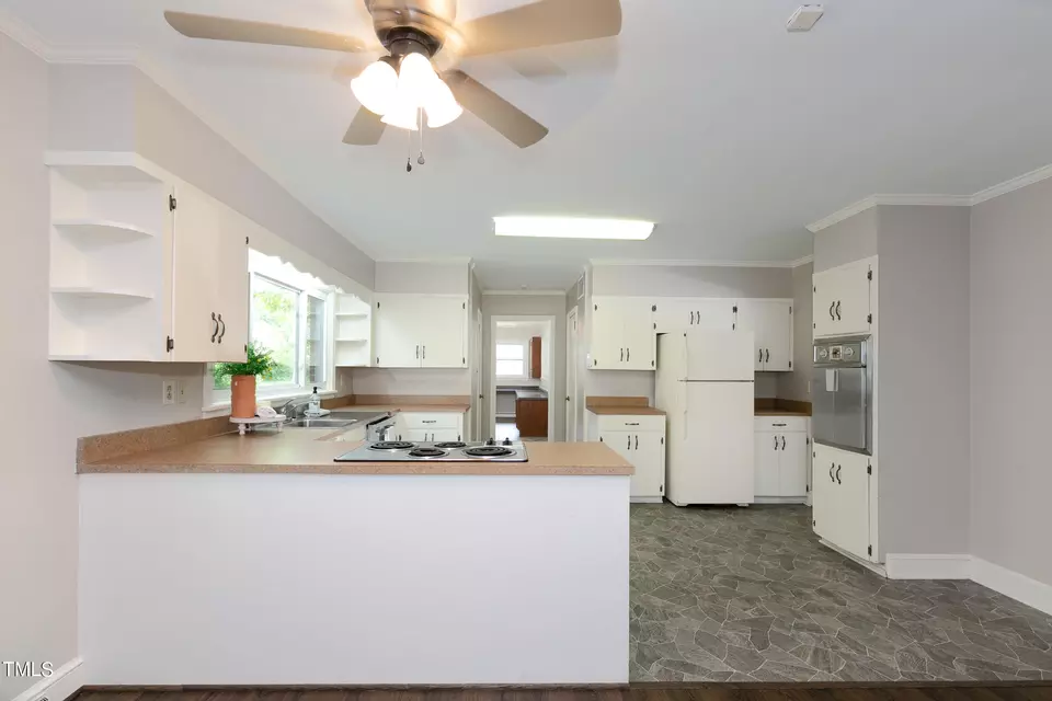 Kitchen - 901 W 6th St, Siler City, NC 27344 photo 4 of 7