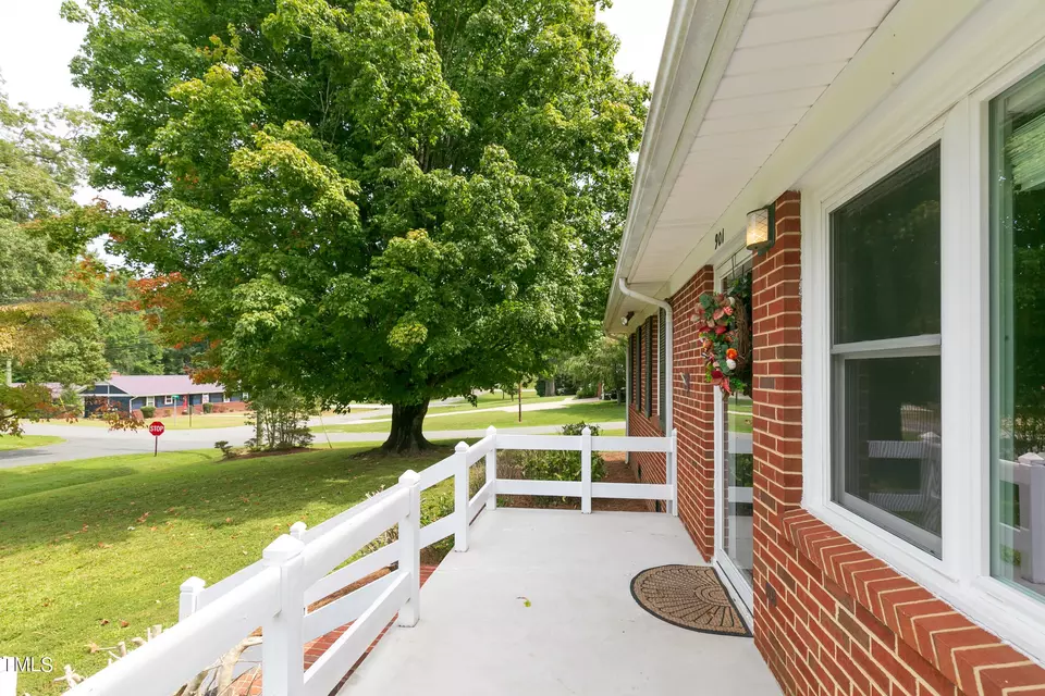 Exterior - 901 W 6th St, Siler City, NC 27344 photo 2 of 8