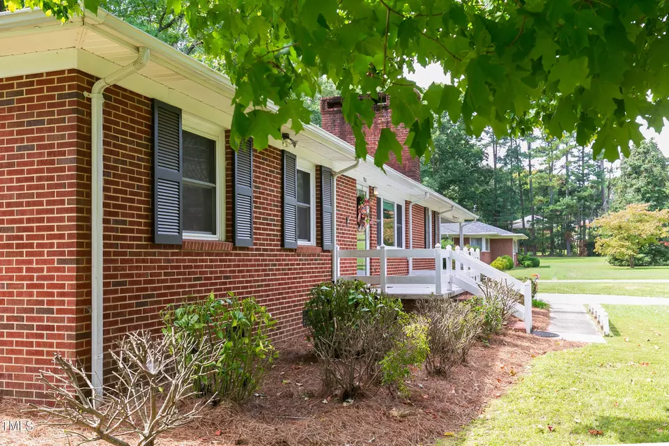 Exterior - 901 W 6th St, Siler City, NC 27344 photo 3 of 8