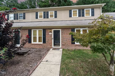 43 Crystal Oaks Ct, Durham, NC 27707