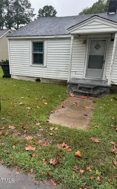 110 W Grady St, Four Oaks, NC 27524