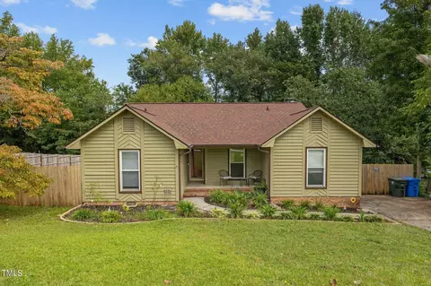 838 Dandridge Dr, Fayetteville, NC 28303