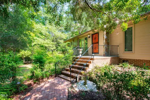 2044 Deer Trl, Clayton, NC 27527