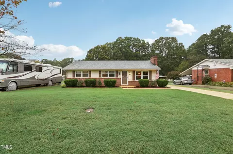 1310 Pineview Dr, Garner, NC 27529 photo 2