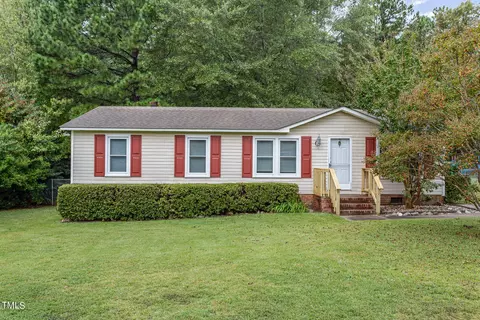 154 Woodbridge Dr, Spring Lake, NC 28390