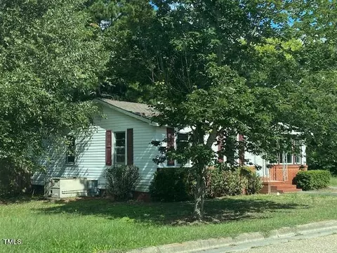 Exterior - 907 Edgerton St, Dunn, NC 28334 photo 2 of 2