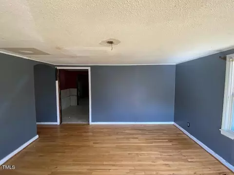 Living - 907 Edgerton St, Dunn, NC 28334 photo 2 of 2