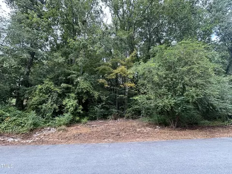 205 Lakeview Dr, Sanford, NC 27332