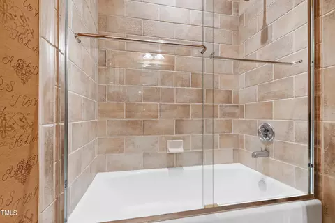 Bath - 231 Devonbrook Ln, Cary, NC 27518 photo 4 of 8