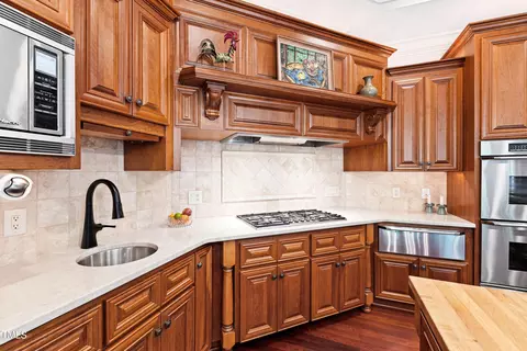 Kitchen - 231 Devonbrook Ln, Cary, NC 27518 photo 4 of 8