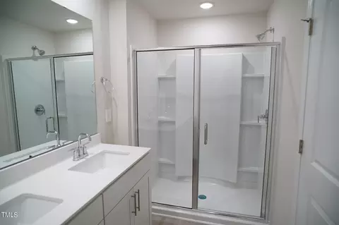 Bath - 651 Rolling Fields Dr, Graham, NC 27253 photo 1 of 2