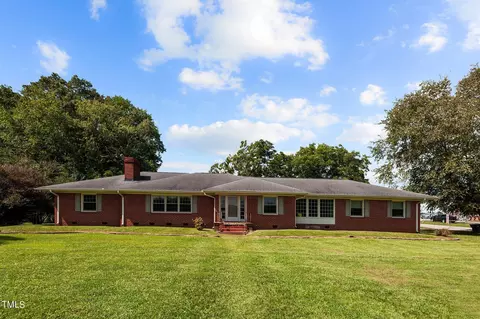 319 N Wilson St, Walstonburg, NC 27888