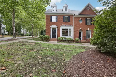 211 Kenmont Dr, Holly Springs, NC 27540