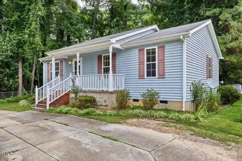 704 Barrett Woods Ct, Cary, NC 27513