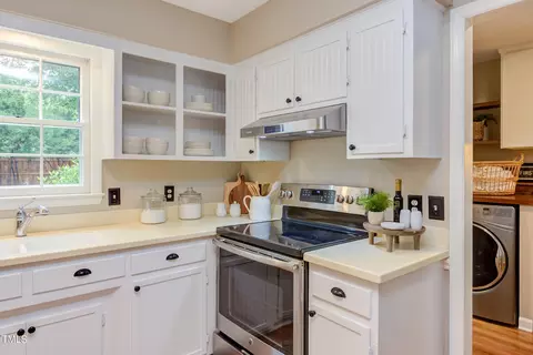 Kitchen - 1015 Apache Ln, Apex, NC 27502 photo 2 of 6