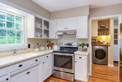 Kitchen - 1015 Apache Ln, Apex, NC 27502 photo 3 of 6