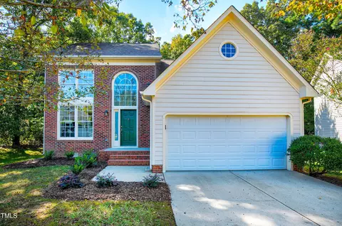 203 Lochmere Forest Dr, Cary, NC 27518