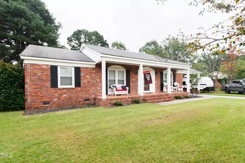 405 Marlowe Dr, Dunn, NC 28334 photo 2
