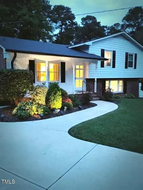 1704 Chestnut St, Apex, NC 27502