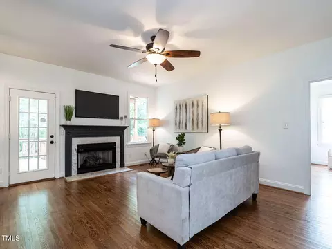 2011 Templeton Gap Dr, Apex, NC 27523 photo 5