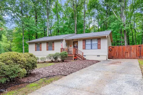 905 Castalia Dr, Cary, NC 27513