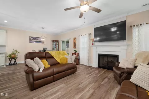 33 Hawks Croft Ct, Erwin, NC 28339 photo 9