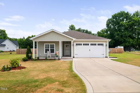 33 Hawks Croft Ct, Erwin, NC 28339 photo 2
