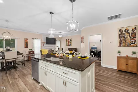 33 Hawks Croft Ct, Erwin, NC 28339 photo 5