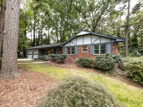 1216 Scott Pl, Cary, NC 27511