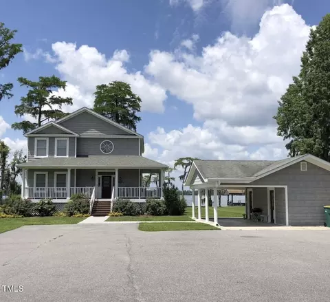 640 White Lake Dr, Elizabethtown, NC 28337