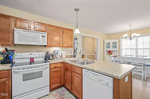 Kitchen - 99 Jackson Trl Trl, Dunn, NC 28334 photo 5 of 5