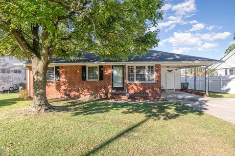 803 Holloman St, Mount Olive, NC 28365