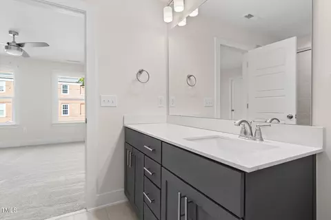 Bath - 910 N Guthrie Ave, Durham, NC 27703 photo 4 of 5