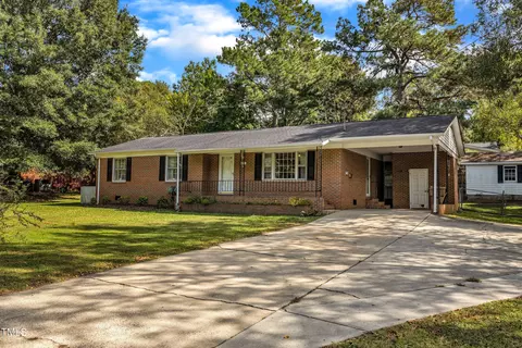 207 Johnson Dr, Clayton, NC 27520 photo 4