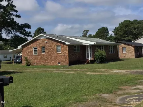 126 Heath St, Clinton, NC 28328