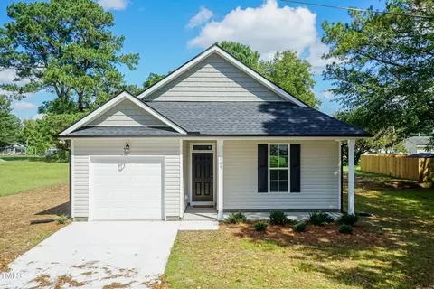 105 E Washington Hooks St, Fremont, NC 27830