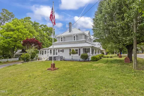 323 E Main St, Coats, NC 27521 photo 4