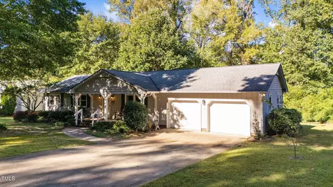 1606 Sycamore Dr, Garner, NC 27529