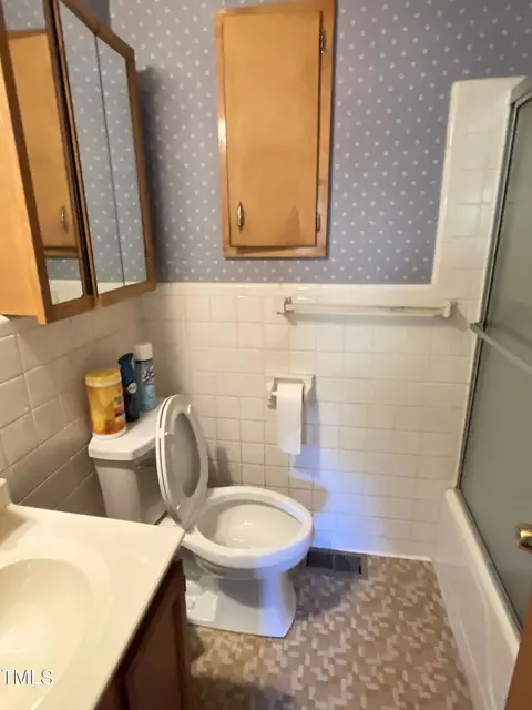 Bath - 412 Bryan St, Garner, NC 27529 photo 2 of 2