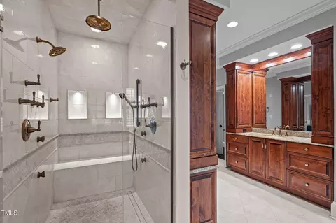 Bath - 303 Devonhall Ln, Cary, NC 27518 photo 5 of 6