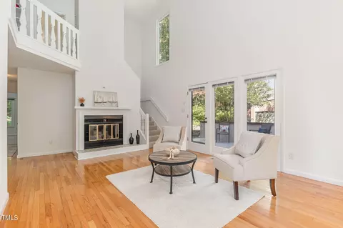 135 Essex Dr, Chapel Hill, NC 27514