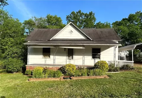 1253 Carolina St, Graham, NC 27253